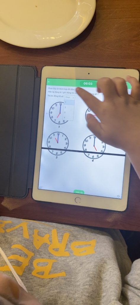 học-sinh-thi-đấu-trường-toán-học-quận-ba-đình-trên-ipad