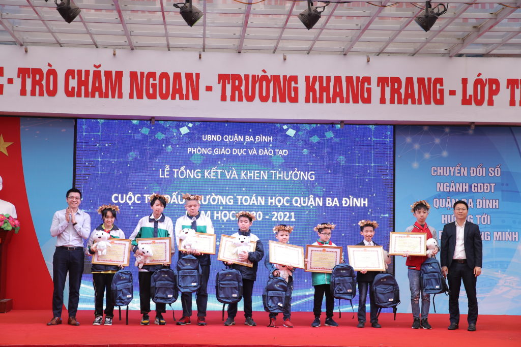 trao giải đấu trường toán học vioedu quận Ba Đình