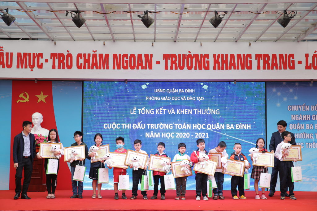 trao giải đấu trường toán học vioedu quận Ba Đình